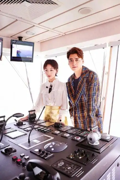 周冬雨李易峰不一般,发布会居然是在邮轮上开!最服气最后这张图