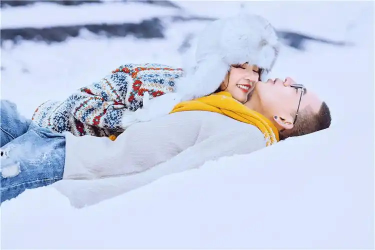 冰雪中的青春爱情