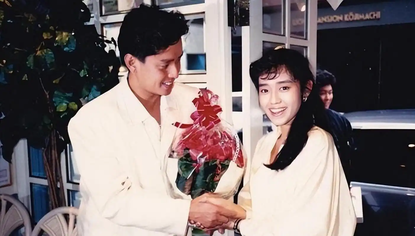 "谭咏麟说出实情后,让妻子心碎不已,最后竟皈依佛门!