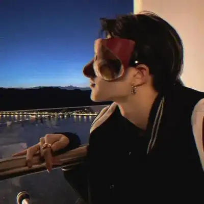 冷酷超拽男生霸气头像有一种嚣张叫无视一切