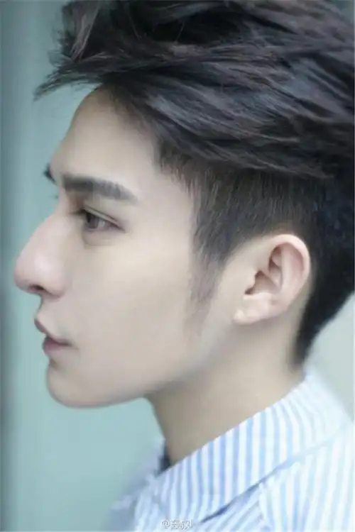 个非常大的问题,就是人们的审美也越来越一致了,大眼睛,高鼻梁,瓜子脸