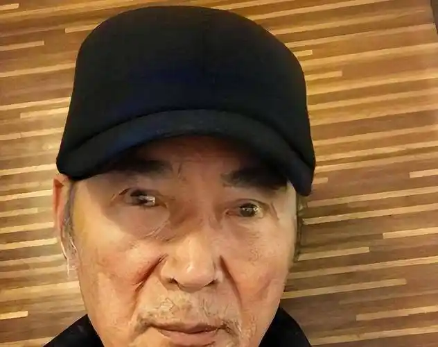 56岁的焦恩俊戴假发参加商演捞金,经历两次婚姻,近照老到认不出_妻子