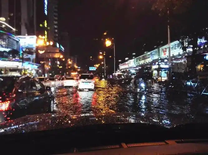 9级雷雨大风来袭!这或是入汛以来,广东最大范围暴雨!