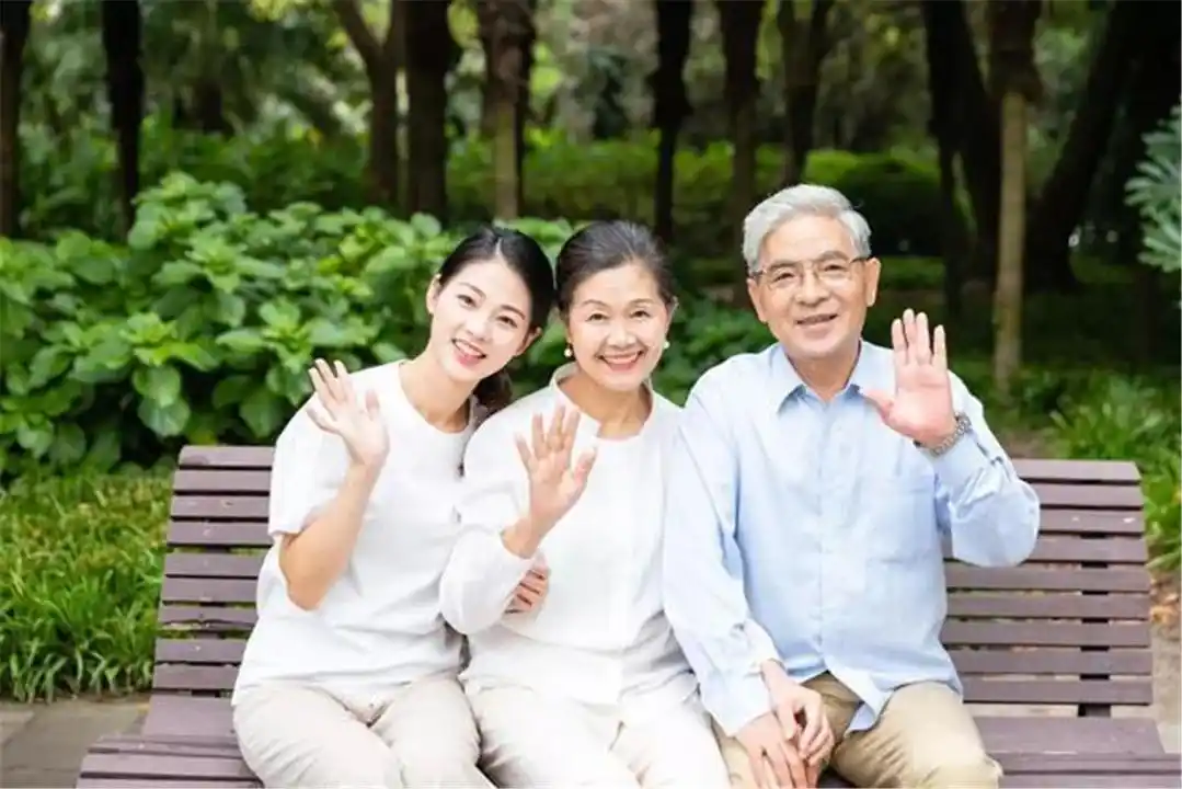 子女陪伴不足当老人被送入养老院时,证明其子女平时的工作是十分