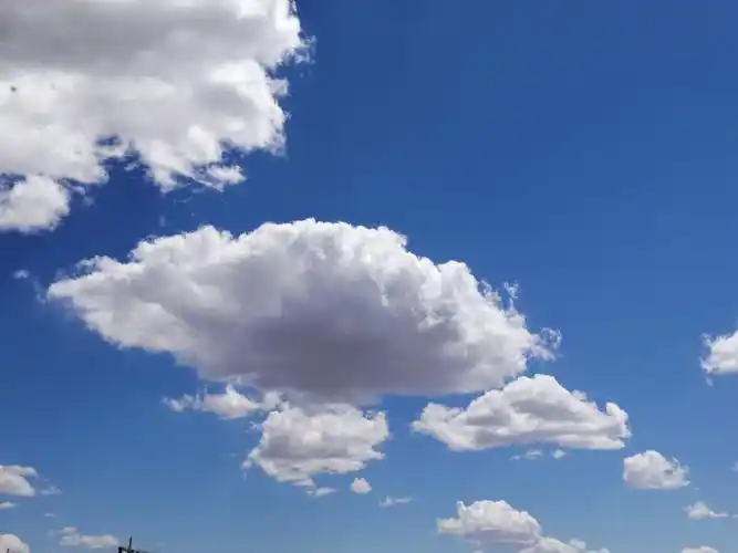 草原上飘来吉祥的云朵