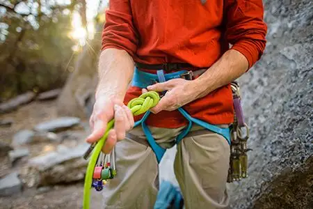 或者,那根本只是他的幻觉?"我从底下开始穿绳子,"bailey说.