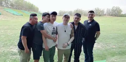 人狠话不多"李鹤东虽然不是德云社人气最旺的演员,但他和大哥李云杰却