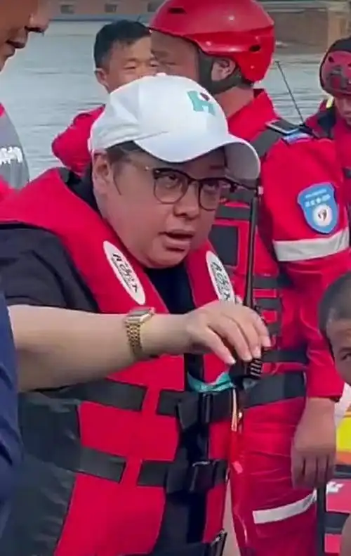 韩红在灾区救援是为了"做"还是为了"秀"?