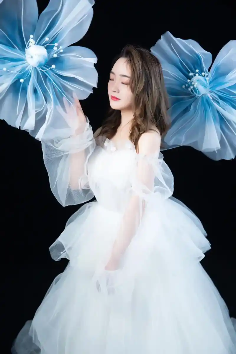 一人一纱,无关爱情#单人写真照 - 抖音