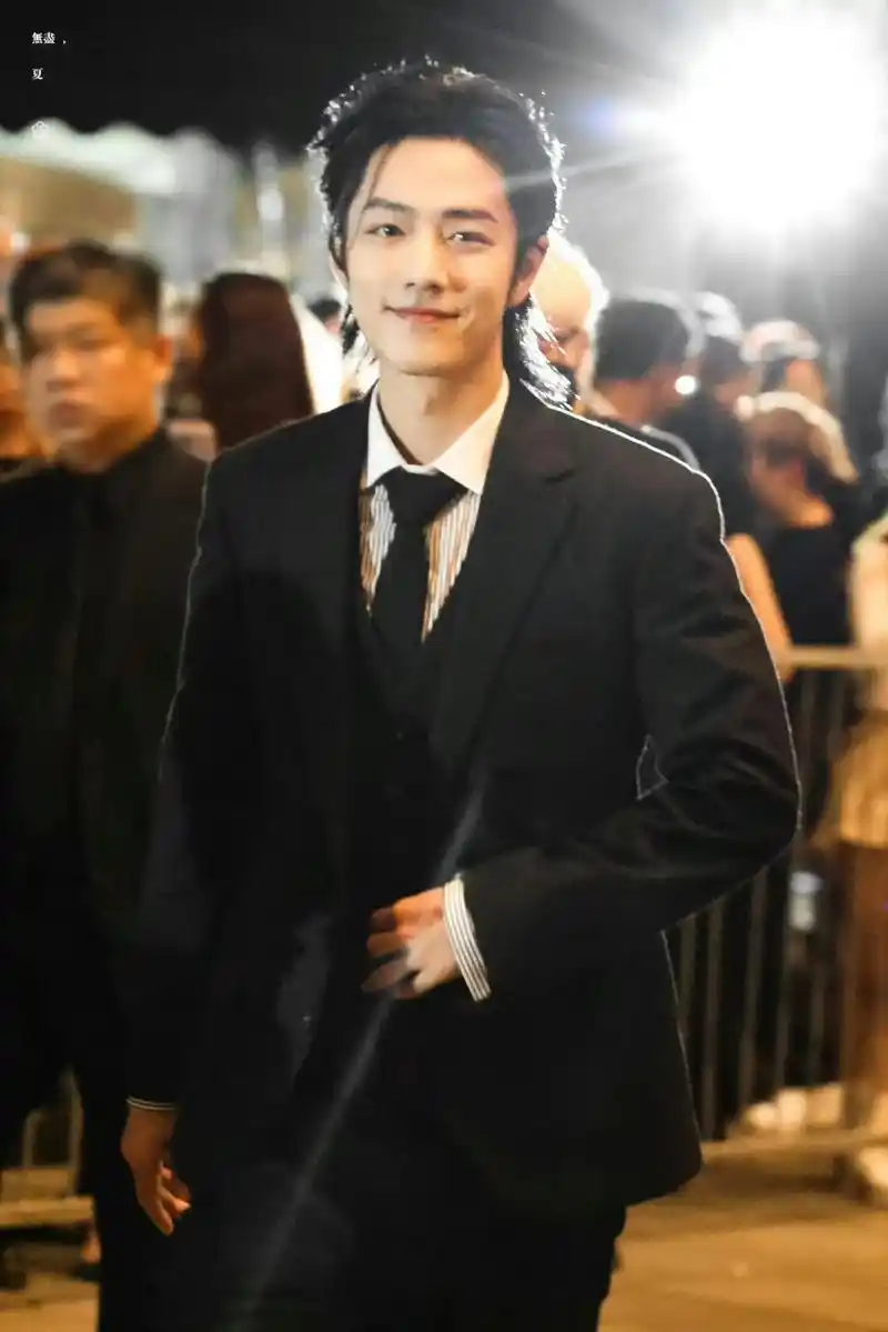 美貌暴击.#肖战的笑容 可以治愈我的一切 这笑容 又迷 - 抖音