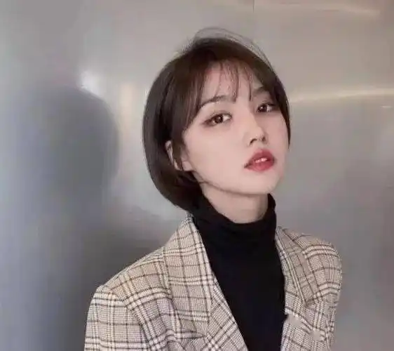 剪个短发发型,打理起来更方便,今年流行剪齐脸短发,赶紧来剪同款吧.