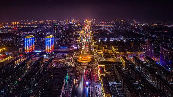 张灯结彩万紫千红四平年味儿正浓