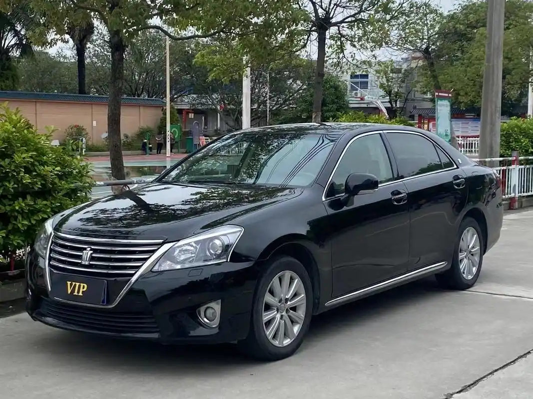 十三代半大嘴皇冠  2014年12月丰田皇冠 2.