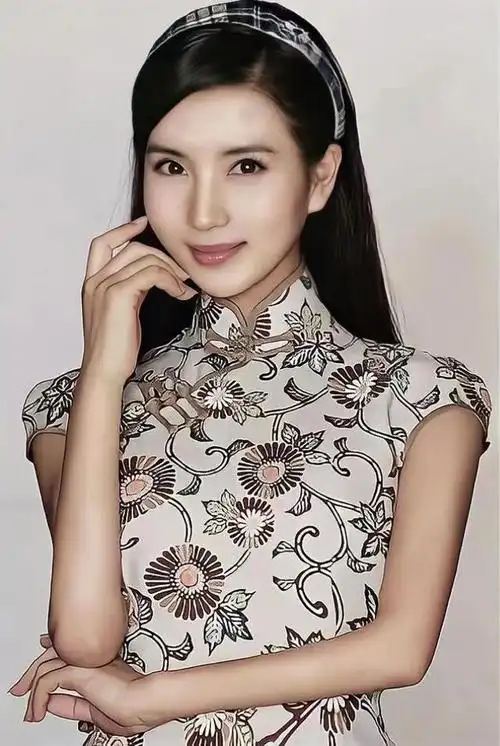 曾经的"万人迷"陈好,如今她却选择留校任教,成为"最美教师"