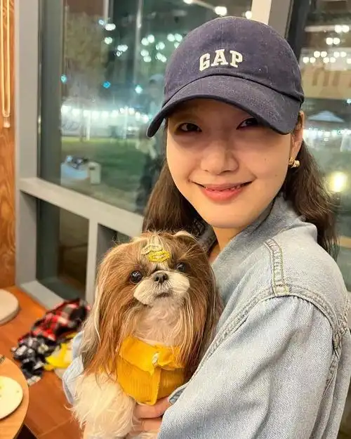 金高银近日ins更新日常生活照都充满了温柔舒服的感觉