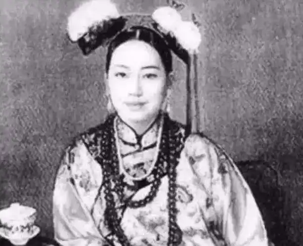 慈禧年轻时候有多美?十八岁照片被复原,后宫嫔妃黯然失色