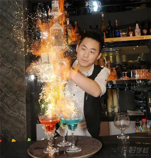 星城调酒培训学员花式调酒作品展示