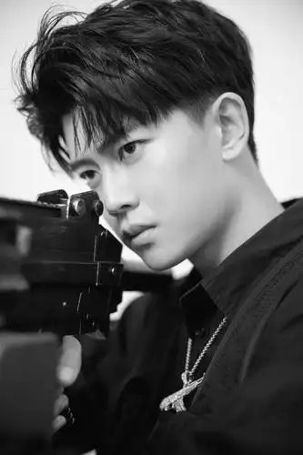 任嘉伦新剧《不说再见》定档 一身正气"陆大人"化身高级卧底