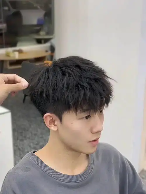 短发男生的发型 直接帅到掉渣
