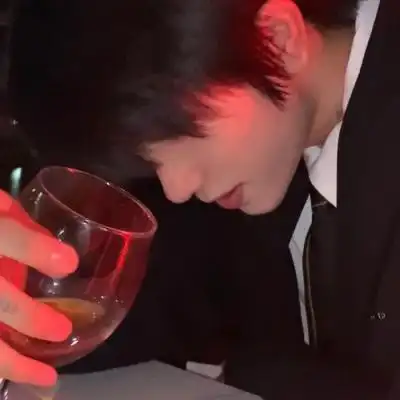 男生霸气侧脸头像高清好看的男生头像冷酷帅气侧脸清晰图片