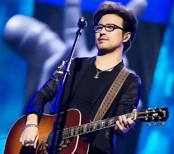 汪峰最神秘的第一任前妻齐丹:美女主持人与汪峰苦恋,追他到北京_君子