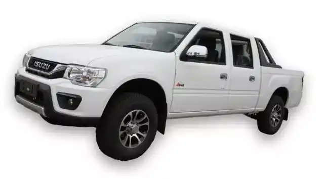 庆铃汽车公司即将上市--五十铃2016加长款皮卡