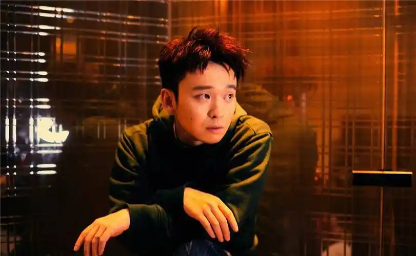 介绍董子健作为一名星二代在娱乐圈内的发展非常迅速,2012年出演个人