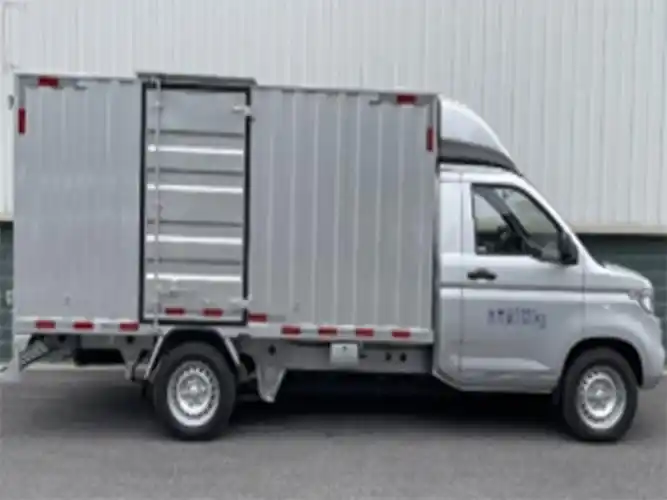 上汽通用五菱 五菱荣光新卡ev 2023款 货柜车 单排双层 侧开门