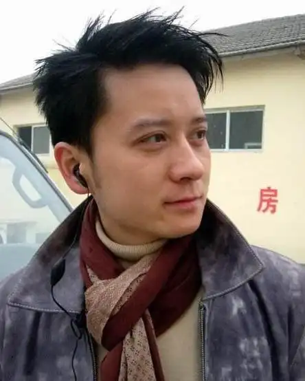 "白眉鹰王"18岁孙子考上北电 颜值不敌爷爷 祖孙三代名字都霸气