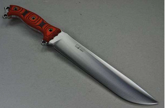 全球4大最强军刀,第2三棱军刺不是对手