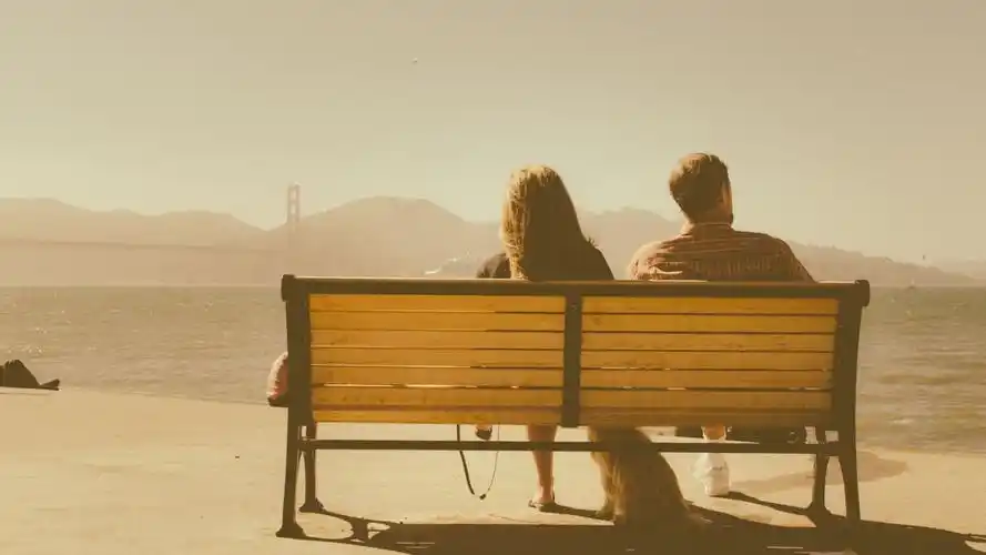 甜美情侣背影唯美高清桌面壁纸