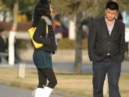 两个中年离异男女,男方要创业,女方却想与其分手