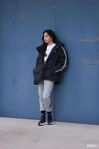 apink孙娜恩阿迪达斯画报公开大秀紧实腹肌优越身材