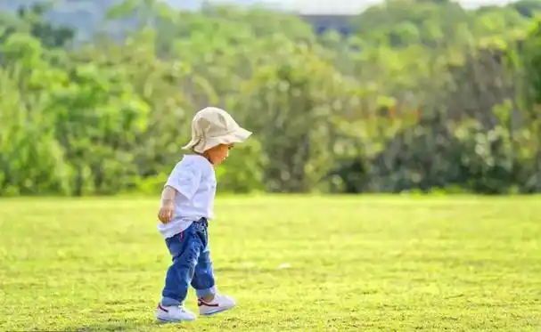 别人家的宝宝早就会走路了宝妈你着急了吗