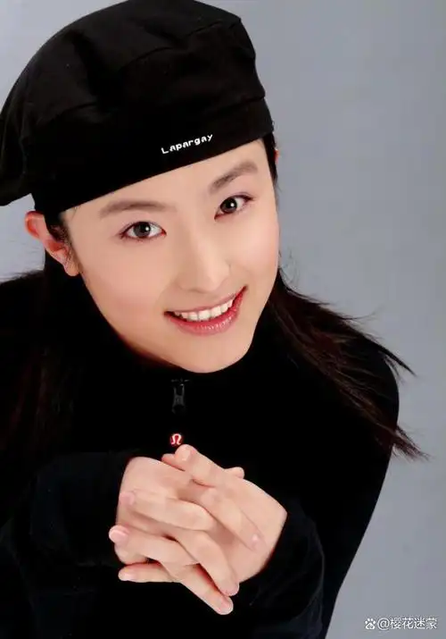 钢琴十级没想当明星,17岁北漂出道就演女主,她没火却是唐嫣伴娘