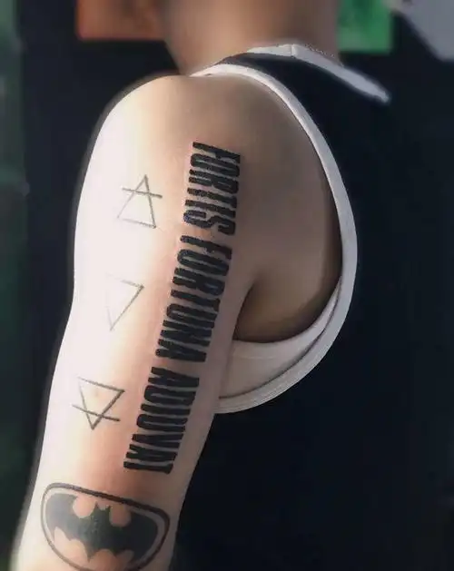 字母纹身图片_手臂纹身图案