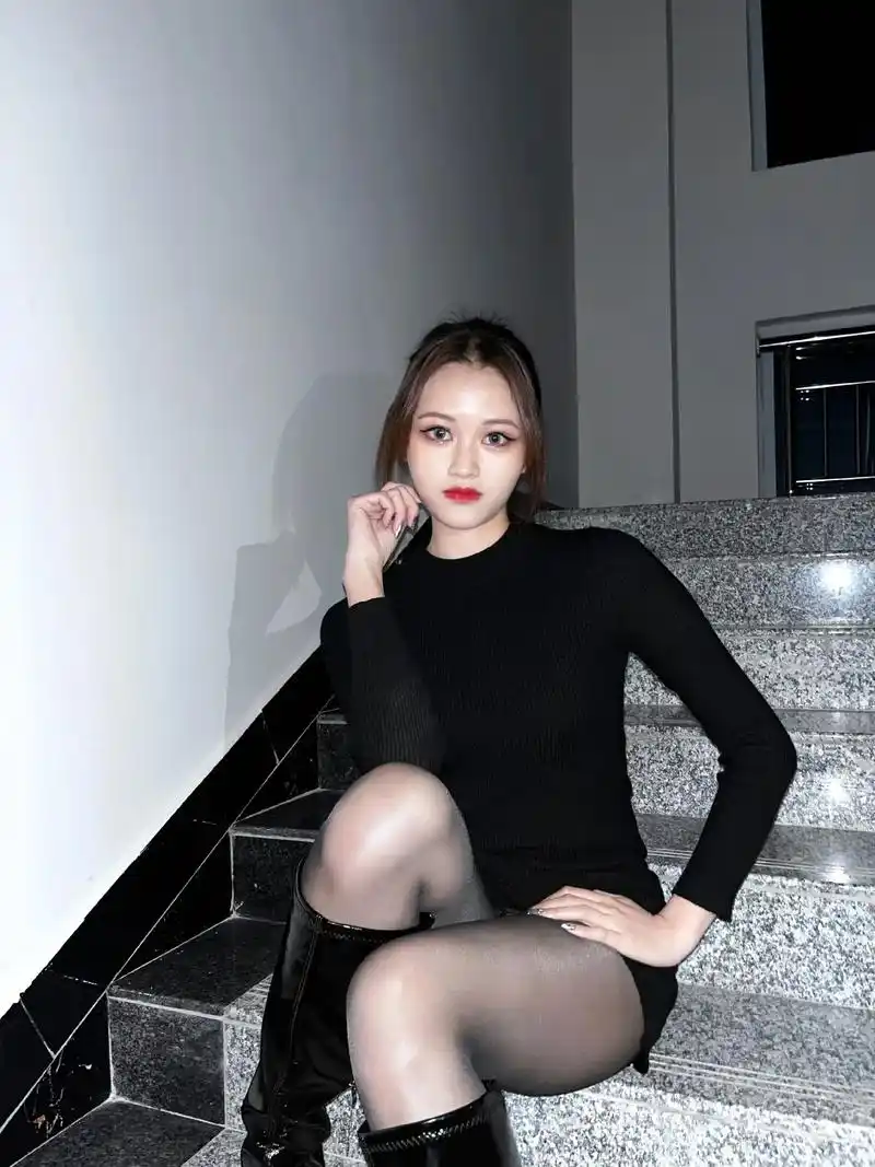 直视我 #美丽坏女人 #微胖女生 #肉腿 #涞觅不止丝滑 # - 抖音