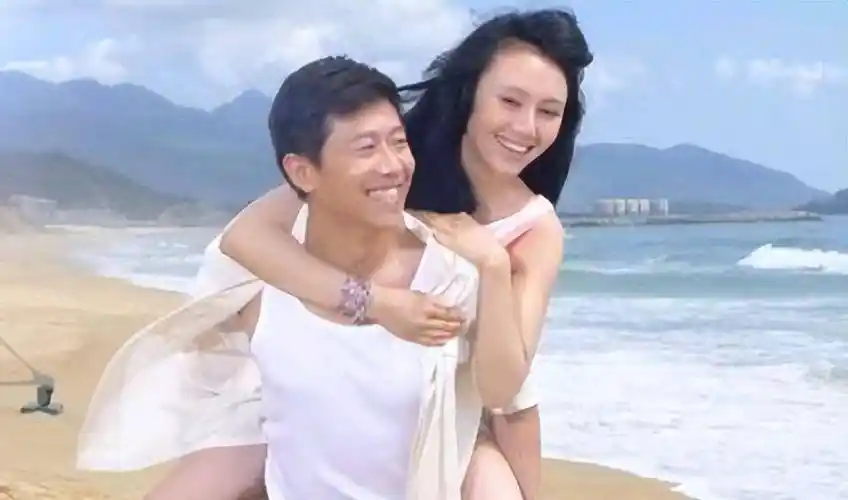 和妻子生活中互称对方老师,这样的爱情好甜蜜_袁泉_高圆圆_夫妻