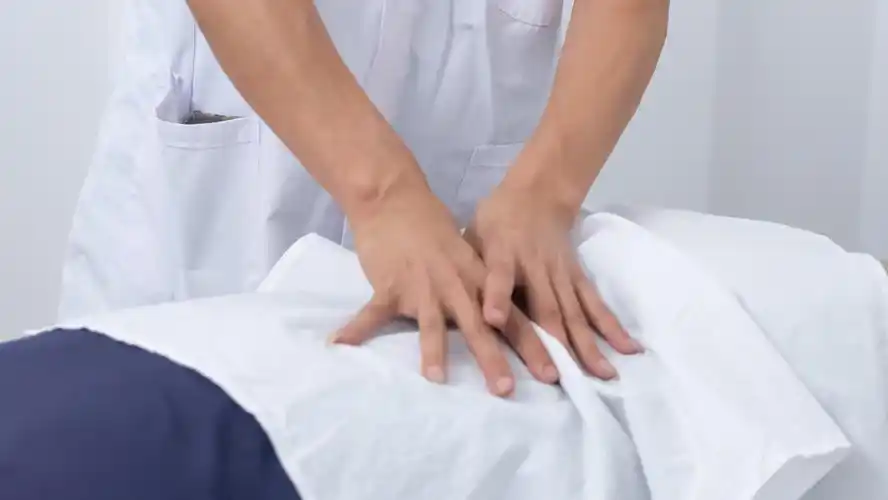 盲人按摩营业中:手三里,黑暗中的光明