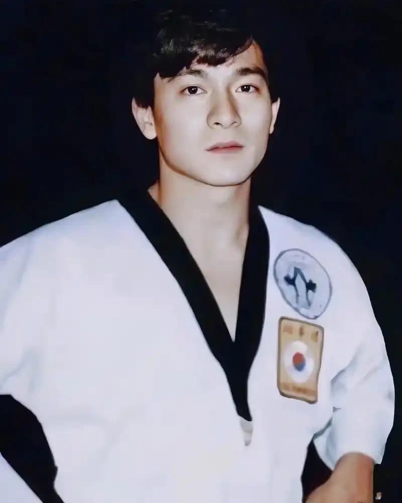 香港巨星原来都62岁了完全看不出来.刘德华年轻的时候原来这么 - 抖音