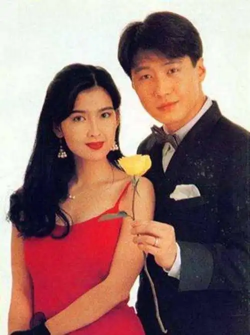 网友疑问黎明帅还是倪震帅周慧敏晒出与刘德华旧照