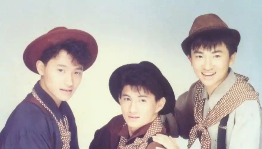 苏有朋晒小虎队旧照上演回忆杀 感叹曾经的万人签名会改变命运