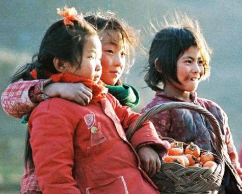 80年代老照片:那个时候的小朋友和现在不一样,娱乐方式大不同