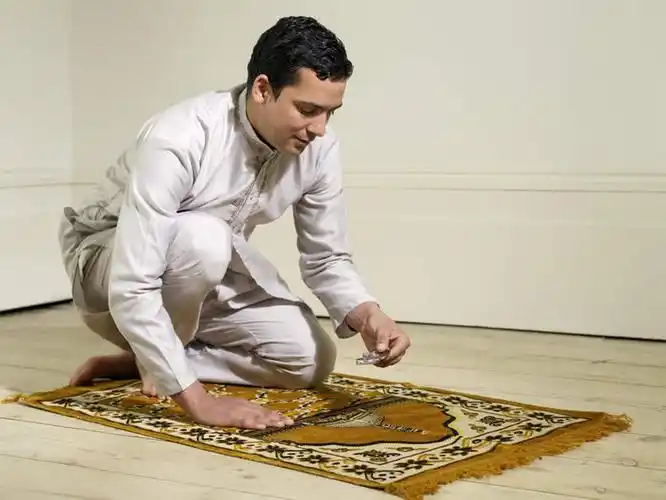 东方人,一个人,跪,横图,室内,白天,侧面,民族服装,纺织品,亚洲,仅一个