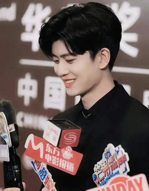 原创被男明星笑容治愈的瞬间肖战任嘉伦太温暖看到成毅赏心悦目