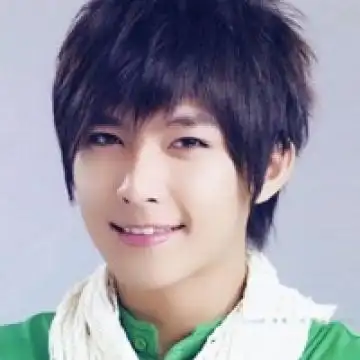 明星炎亚纶特期属于你们的头像