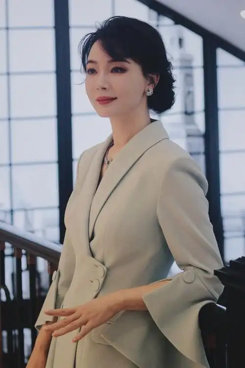 陈数老凤祥品牌全球代言人