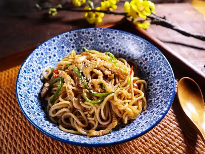 原创夏天吃这面真爽,香辣开胃,做法简单,每天吃1大碗,天天吃不腻!