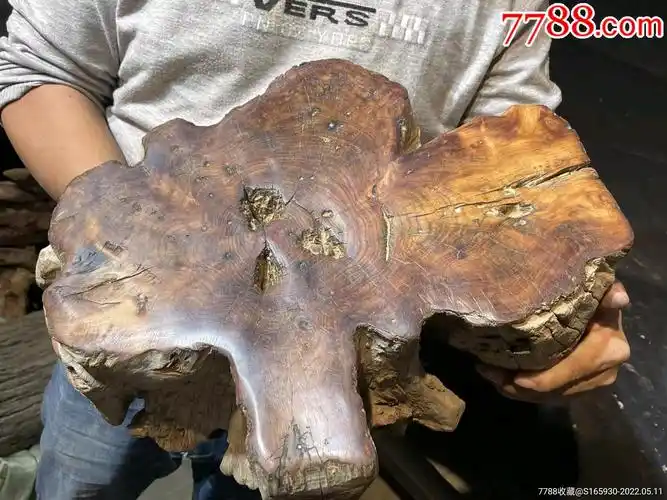 黄柏木木墩,包浆一流,落地平稳,造型别致,尺寸36/32,高20-价格:688元