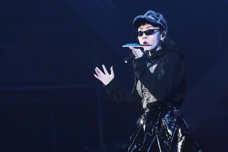 一线|欧阳靖吴莫愁坐镇全国校园外语歌手大赛 吴莫愁哽咽